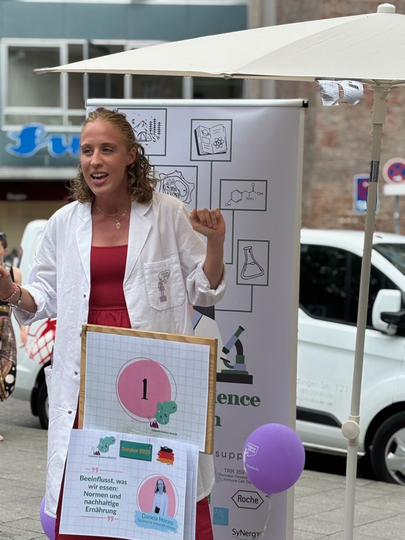 Daniela Moirano giving her talk at Soapbox Science Munich